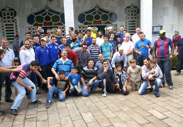 Bosnia-Herzegovina Stars Pay Visit to Cuiaba Mosque